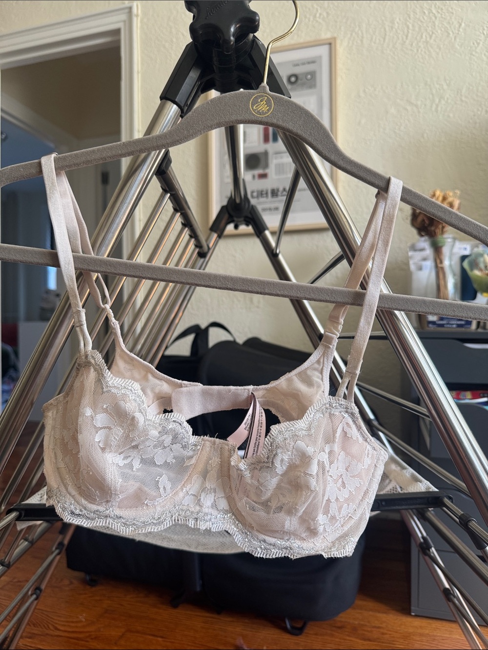 Victoria's Secret Lace Underwire Bra in Light Blush
